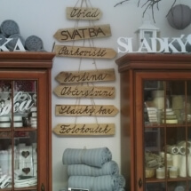 JUTA A DŘEVO U NÁS V OBCHŮDKU-9